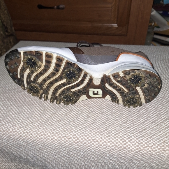 FootJoy Contour Men\'s White and Brown Golf Shoes In A Size 8.5M Great Condition main image 6